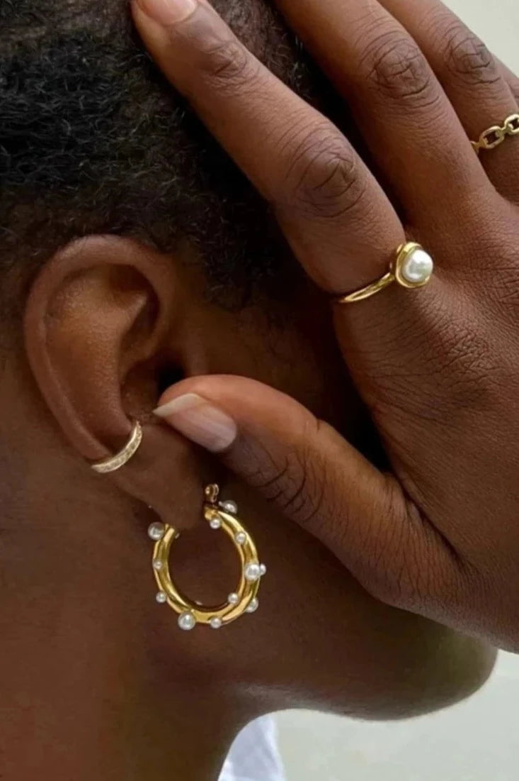 Ellie Vail earrings Nicoletta Pearl Hoop // EARRING