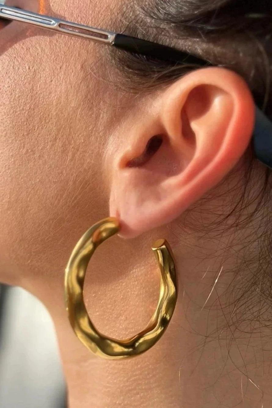 ettika earrings Astrid Hammered Hoop // EARRING